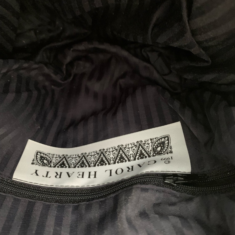 Vintage Carol Hearty Escargot Leather crossbody bag with intricate detail. - Picture 10 of 15